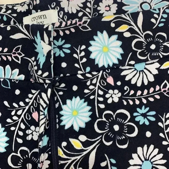 Women’s Crown & Ivy Floral Scalloped Shorts Size 12 EUC - Picture 4 of 8